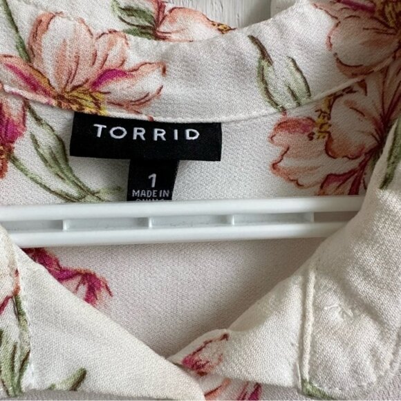 TORRID Floral Button Twist Knot Blouse 1X - Picture 5 of 7